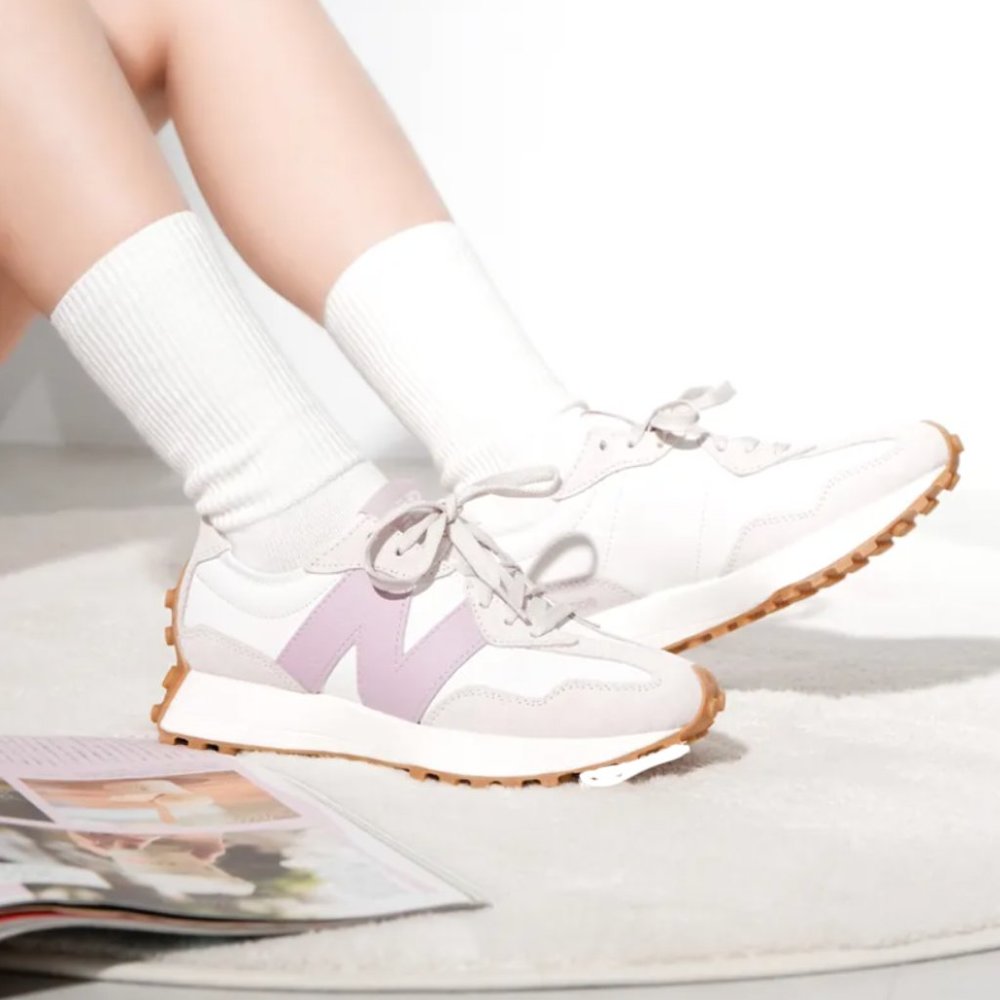 New Balance 327 Womens Sneakers Shoes Moonbeam & December sky various size 6 - Picture 16 of 16